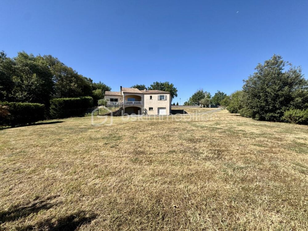 Belle demeure sur sous-sol complet avec grand terrain