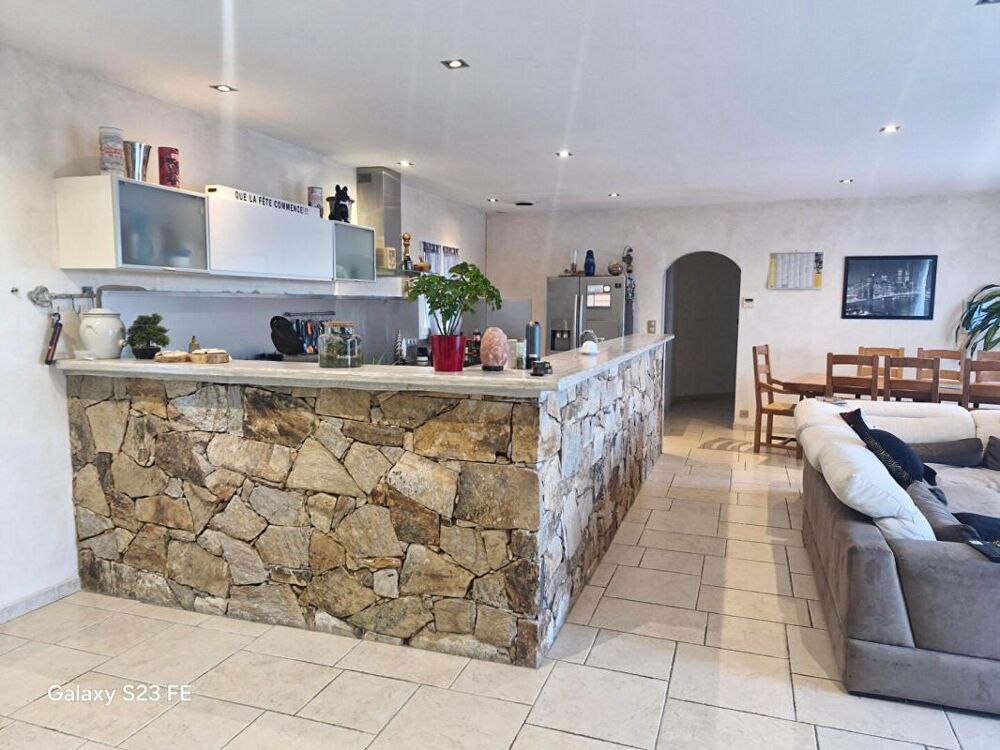 � vendre  Maison Le Cannet-des-Maures (83340)