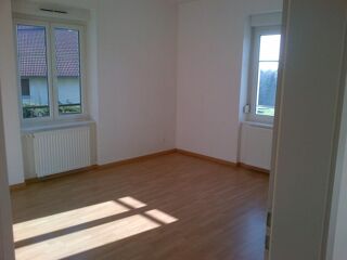  Appartement à louer 3 pièces 76 m²