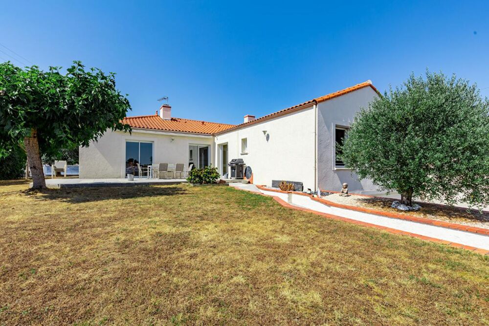 Vente Maison Maison Mouzillon 6 P . 4 Chs . Bureau . 177.85 M² . Double garages . T 1153 M² . Sous-sol Mouzillon