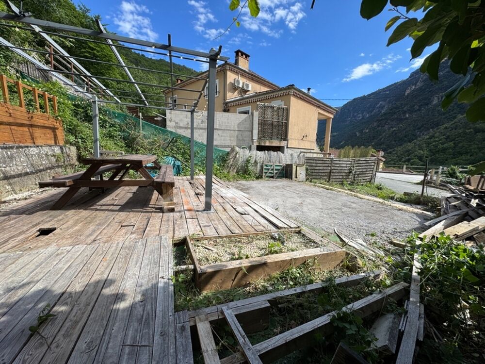 Vente Maison Maison mitoyenne + studio indépendant : 104 m2 au total + Garage fermée - CLANS (06) Clans