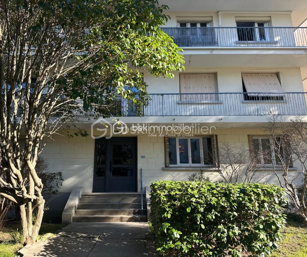 Appartement 3 pièces en rez-de-chaussée surélevé dans une résidence sécurisée