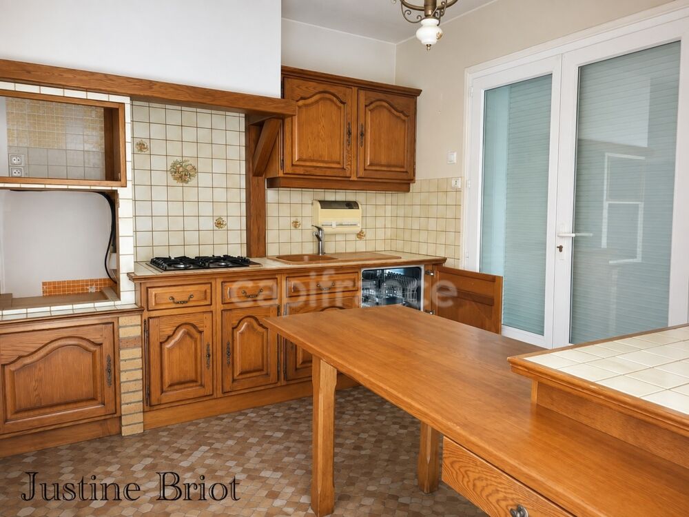 CHAULGNES  Maison avec sous-sol complet et beau potentiel