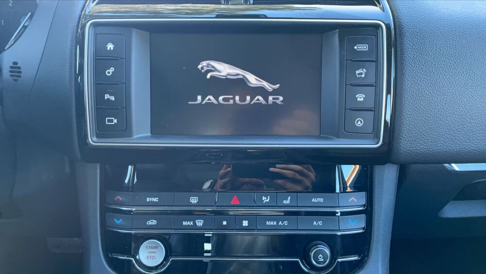 F-PACE 2.0 D 180 AWD BVA8 Portfolio - 5 places Automatique 2017 occasion 13001 Marseille