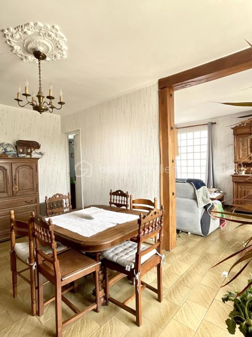 Maison individuelle avec sous-sol total, 93 m2 carrez et 125 m2 habitable, jardin de 800 m² et fort potentiel