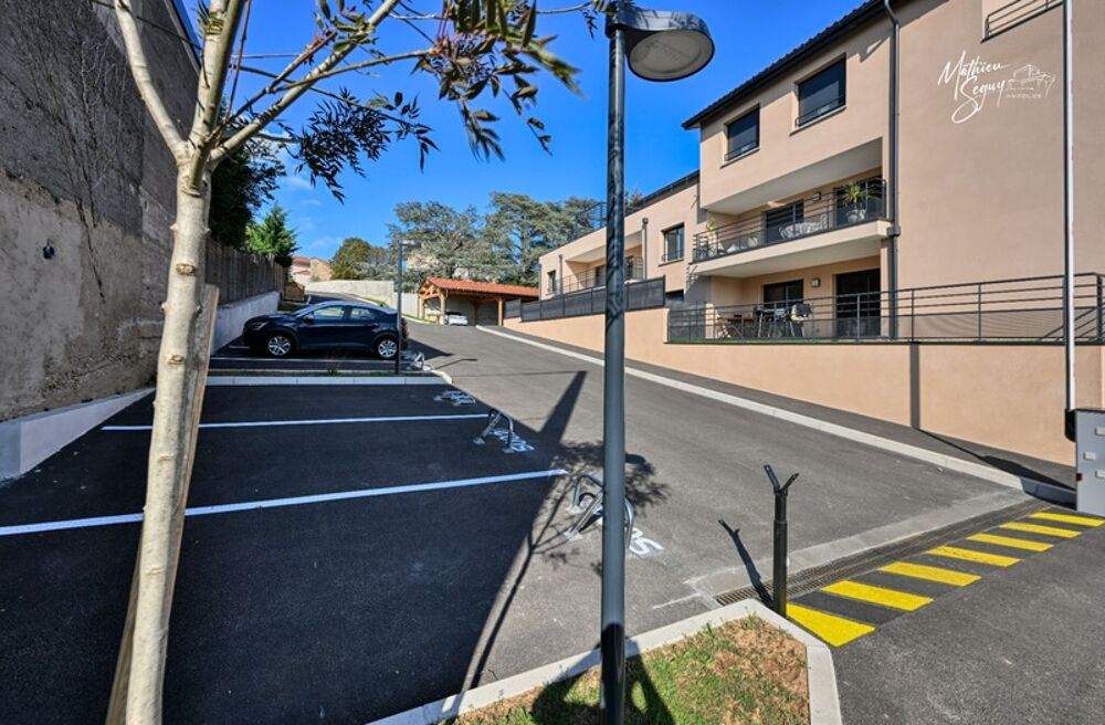 Vente Appartement Découvrez ce superbe appartement 4 pièces avec terrasse - élégant, lumineux et convivial ! Vaugneray