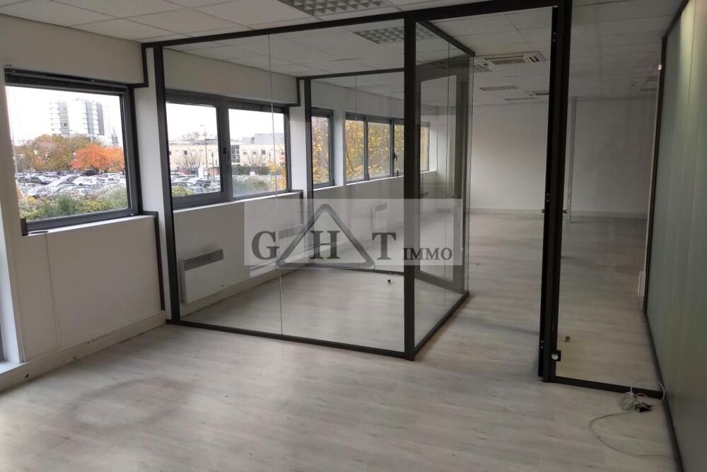   A VENDRE 142 M² DE BUREAUX A STAINS 