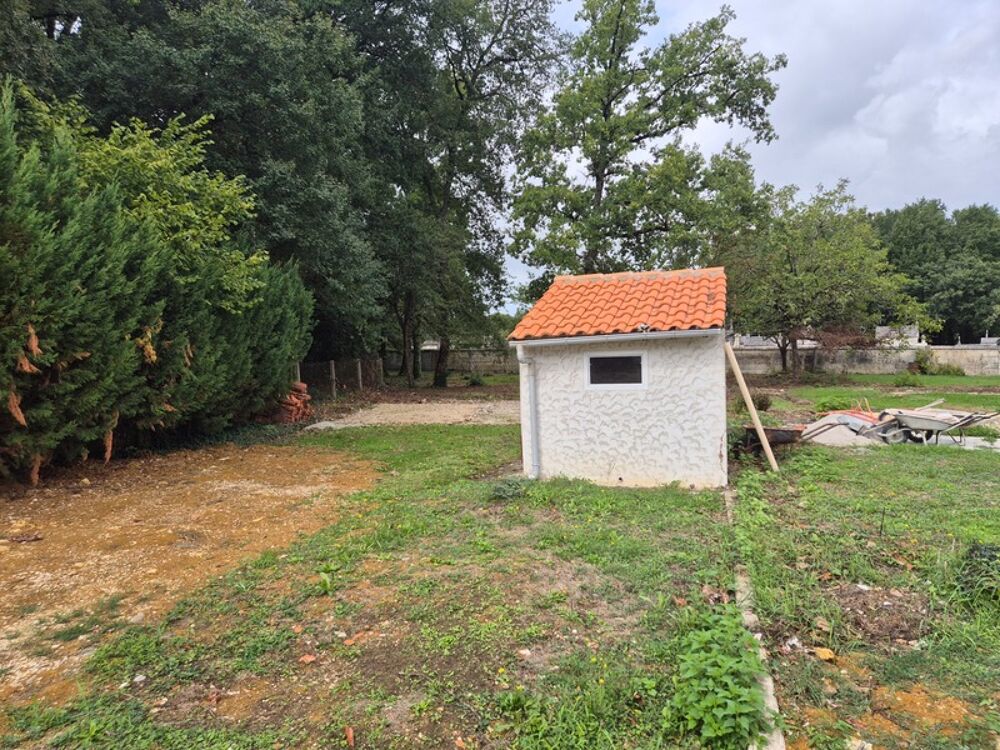 Vente Terrain Beau terrain clos de 1600 m2, secteur calme, proche commerces et transport Puymoyen