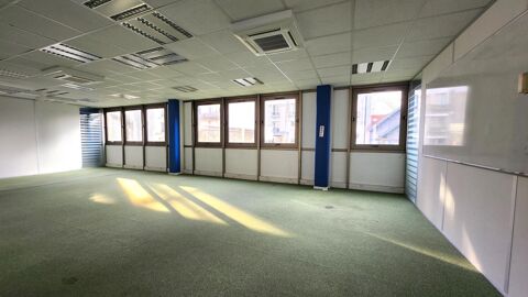 Dans un immeuble entretenu, plateau &agrave; louer en bail d&eacute;rogatoire 4688 92100 Boulogne billancourt