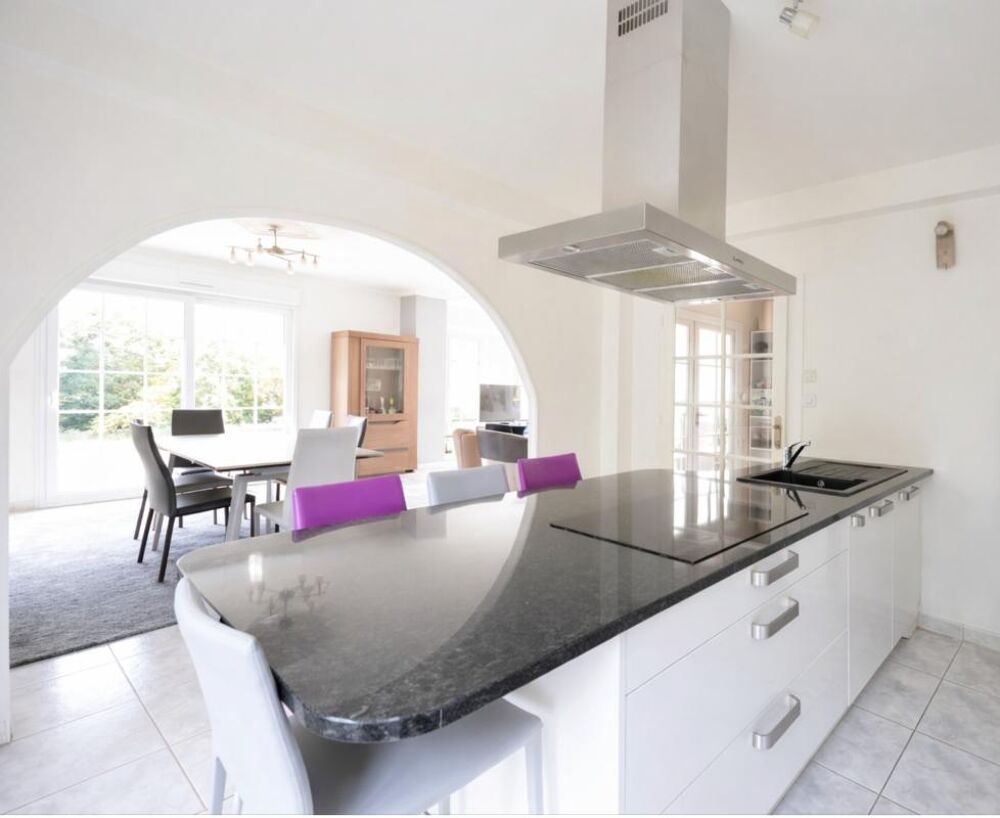 possibilité PMR - Maison T7 au Calme de la Toison dOr triple garage, jardin clos et arboré et quartier bienveillant