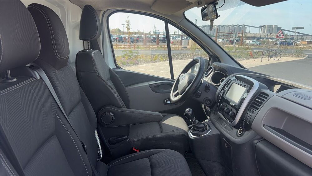 Trafic Fourgon L1H1 III 1.6 dCi 125 Grand Confort - 3 places 2017 occasion 20114 Figari