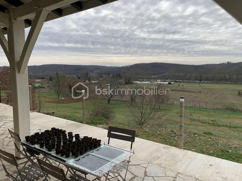 Propriété de caractère avec vue panoramique sur la vallée de la Dordogne  252 m², 5 suites, 1,78 ha