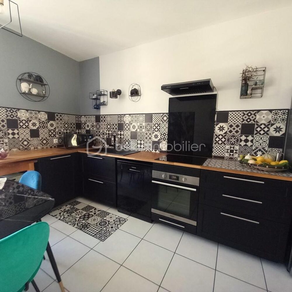 Appartement T2 + terrasse + cave + 2 parking
