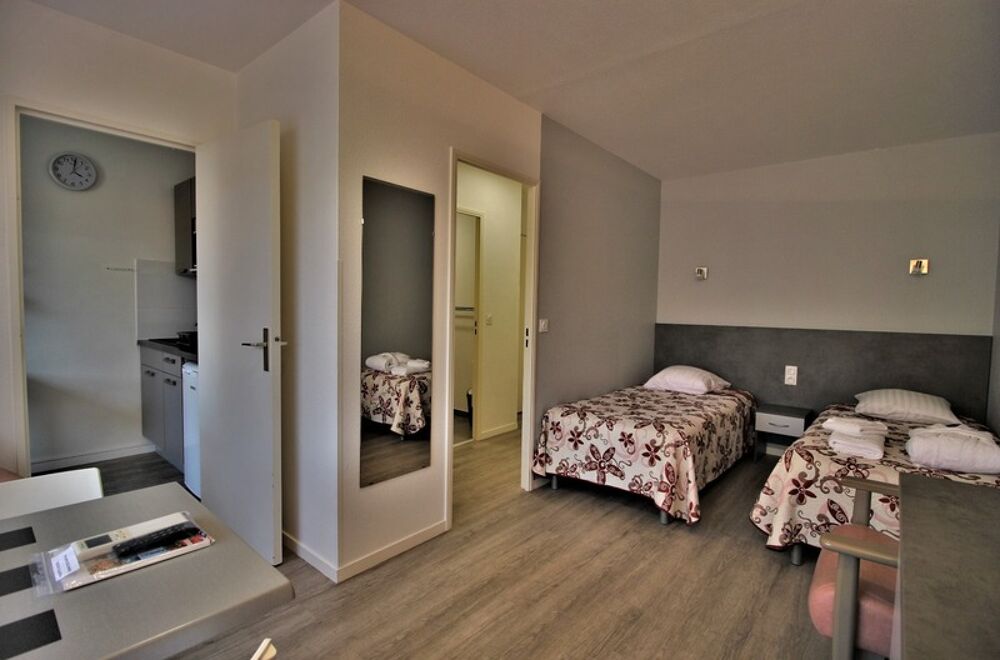 Studio dans résidence de tourisme thermale prisée avec place de parking extérieur