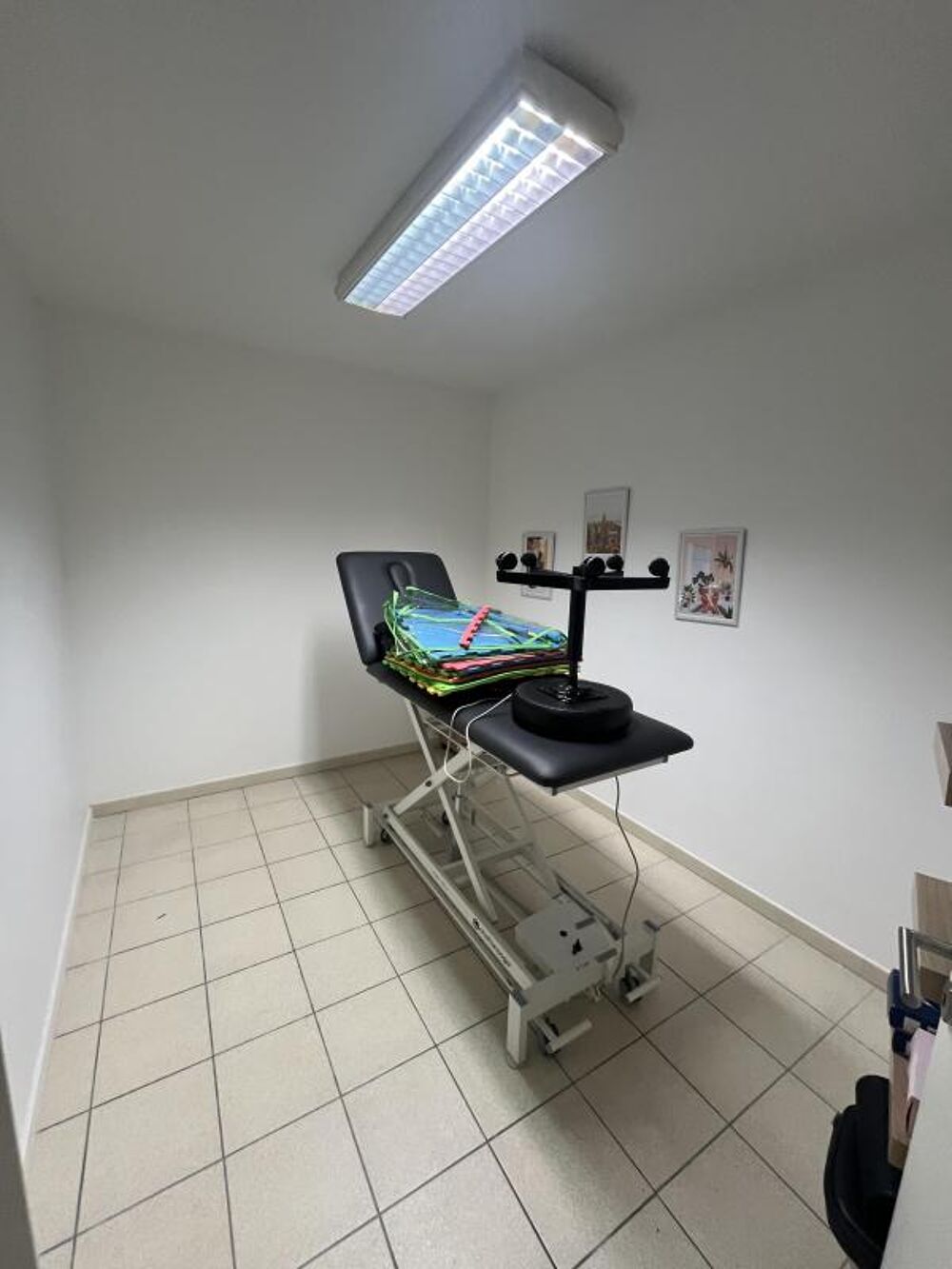   Centre historique Rodez, proche cathédrale, local professionnel situé au 1er étage, 104 m² 