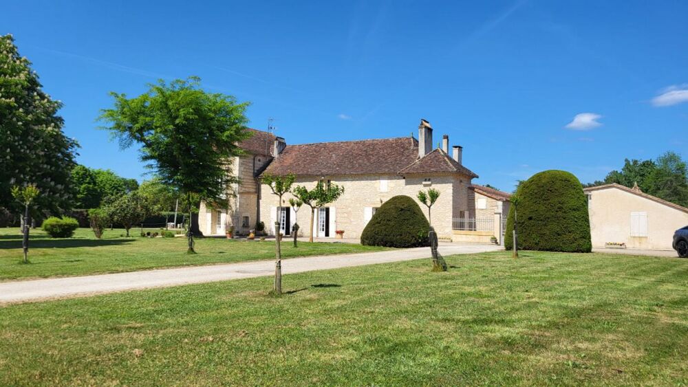 Proche Bergerac Demeure en pierres, gite et dépendances 17 pièces sur parcelle de 23000 m²