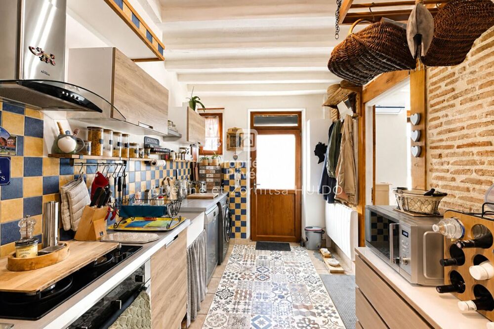 Maison de 67 m², 3 pièces, une dépendance, serre et extérieurs - Vatan