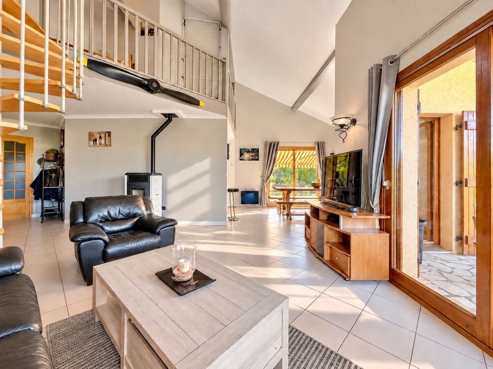 Contamine-sur-Arve (74)  Maison familiale de 159 m² avec jardin de 1 100 m²