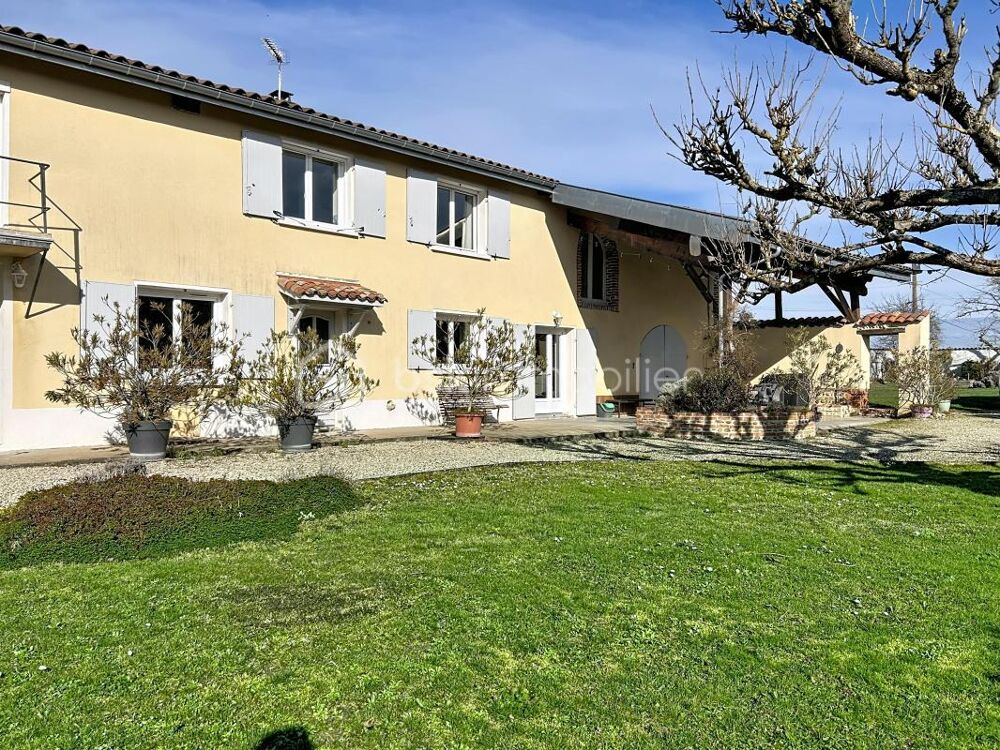 Magnifique corps de ferme restauré de 8 pièces, dune surface de 300,14 m², sur un terrain de 1 892 m²
