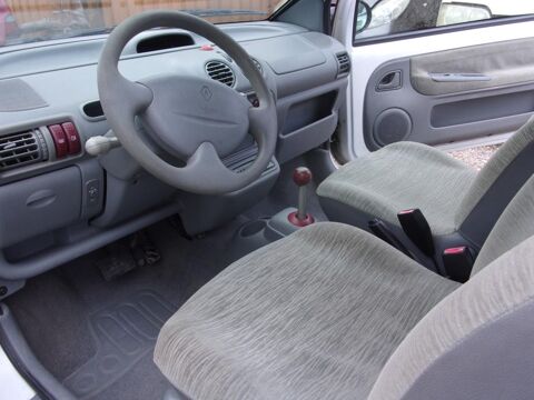 Twingo 1,2 16v 75cv PRIVILEGE Boite Auto 2002 occasion 13510 &Eacute;guilles