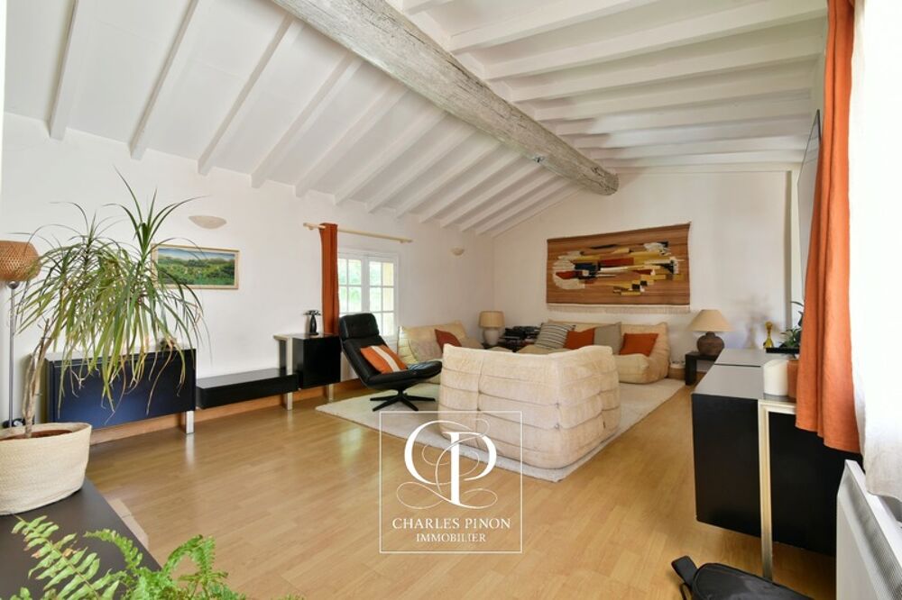 Appartement de charme 93 m² avec garage AIX EN PROVENCE (13)