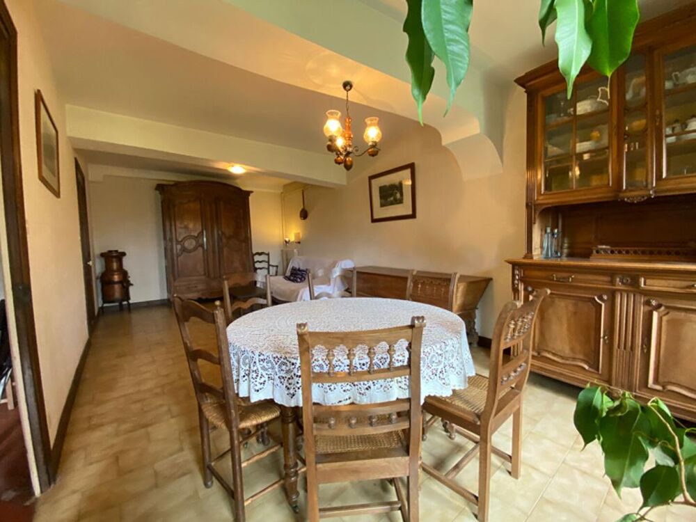 EXCLUSIVITÉ - Maison à vendre avec dépendances à Uchizy