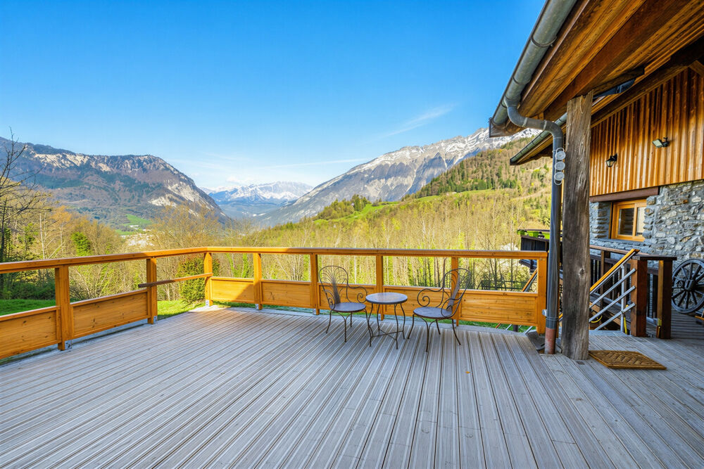 Vente Chalet A vendre sur 2,4 ha en pleine nature 1 Chalet Rénové + 1 ancien chalet à réhabiliter Ugine