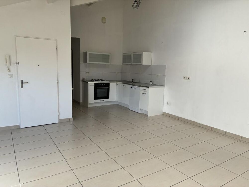 Location Appartement Proche quartier Chateaucreux beau T3 avec balcon Saint etienne
