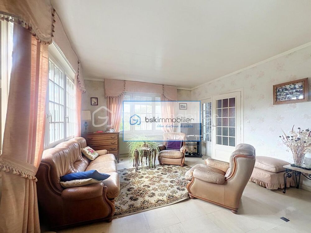 Vente Maison Maison sur 1640 m², sous-sol de 109 m², combles de 107 m²… et un jardin sud-ouest. Le projet que vous attendiez Wattrelos