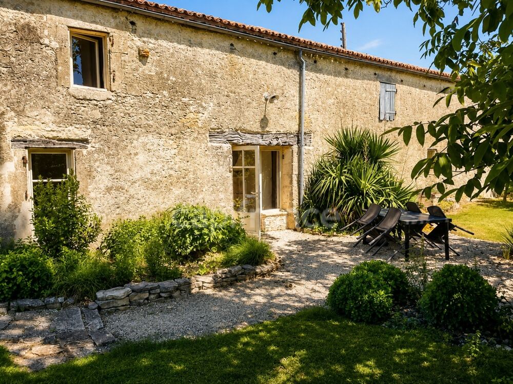 à vendre  Propriété/château Asnières-la-Giraud (17400)
