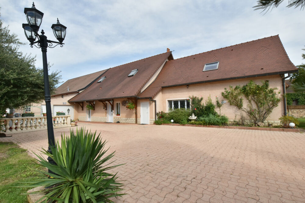 Ancienne propriété viticole au coeur du village de Flagey-Échézeaux, entre Gevrey-Chambertin et Nuits-Saint-Georges