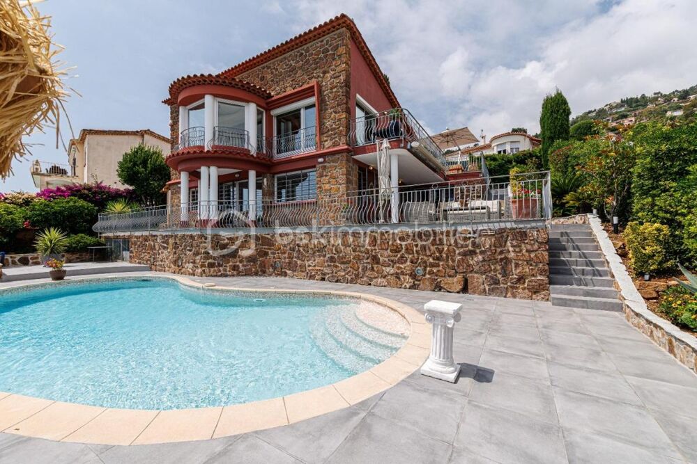 Superbe Maison rénovée de 219m2, 5 pièces, 4 chambres - Quartier du Trayas