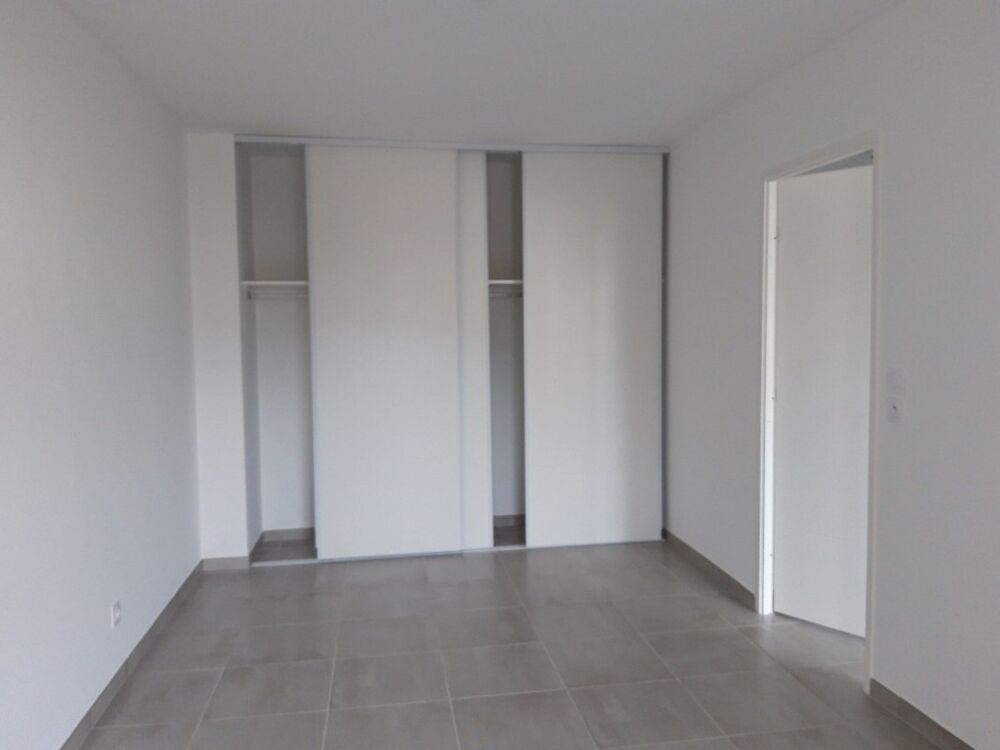 Location Appartement T2 avec balcon et parking au LAVANDOU Le lavandou