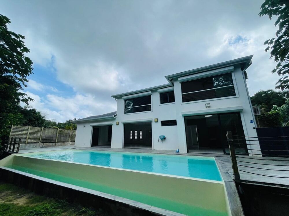 Vente Villa RARE VILLA DE STANDING AVEC PISCINE VUE DEGAGEE 1451 M2 DE TERRAIN Petit bourg