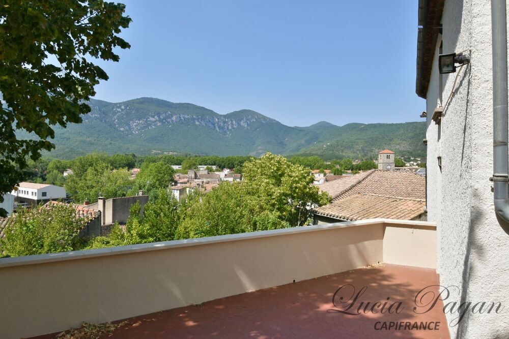 Une maison au pied du château, entre vie de village et grands espaces  Quillan