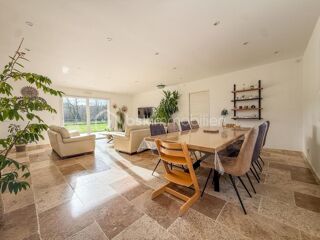  Propriété/château à vendre 6 pièces 161 m²
