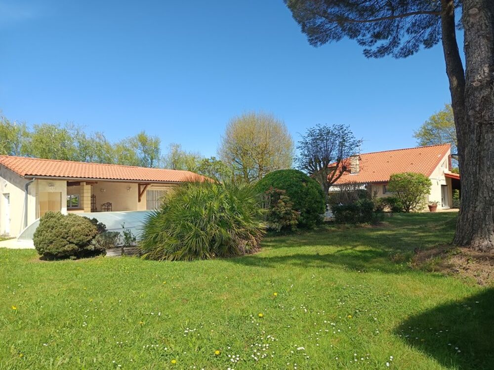 Maison dArchitecte Lumineuse 4 chambres , Piscine et Grand Jardin Paysager