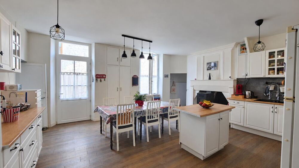 Vente Maison Maison de bourg rénovée 180 m2 Guitinieres