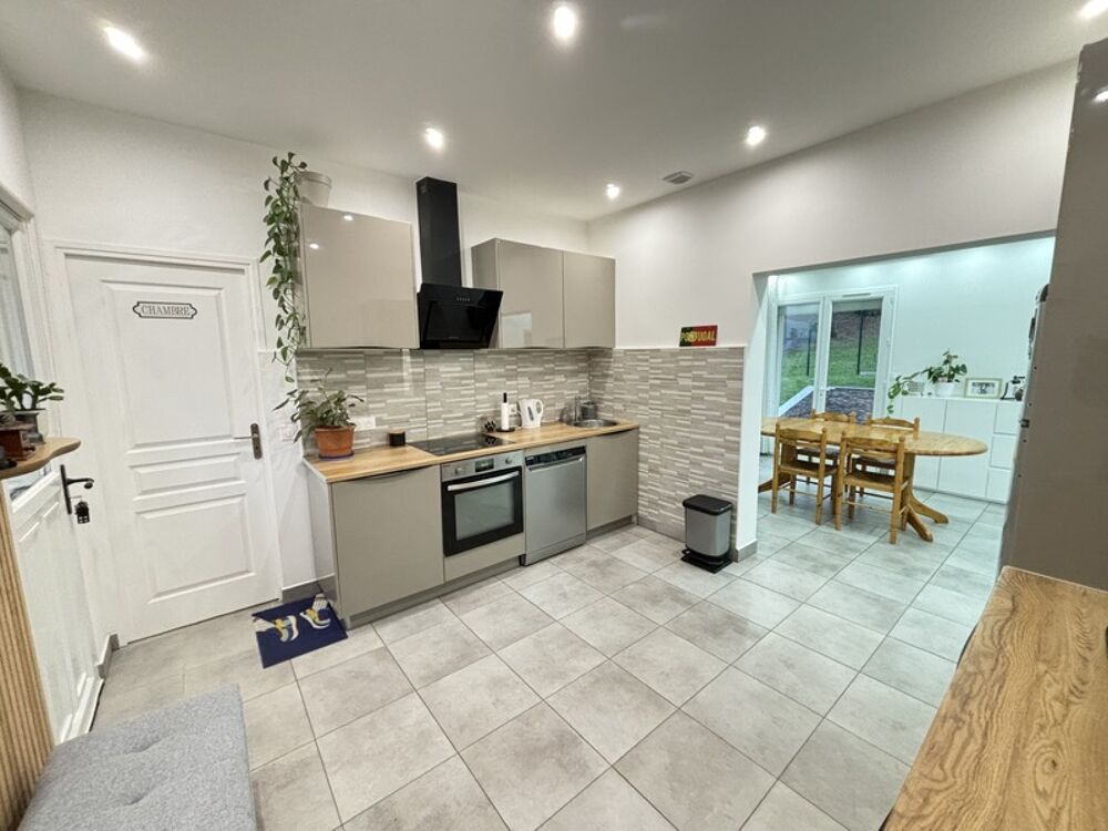 MAISON ENTIEREMENT RENOVEE GARE A PIED