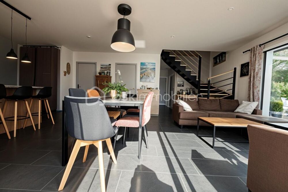 MAISON 4 CHAMBRES / GARAGE / PROCHE BOURG