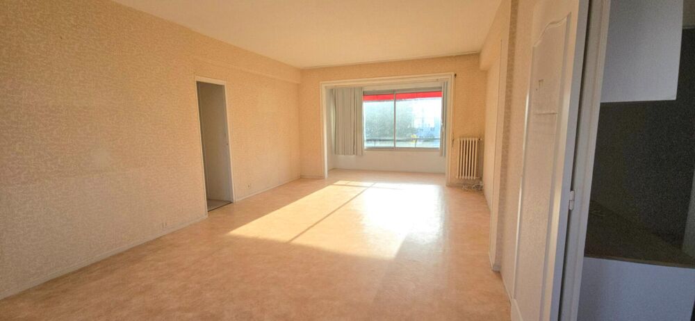 Vente Appartement Appartement type 6, à rénover, situé au 4ème étage d'une copropriété avec cave et ascenseur Perigueux