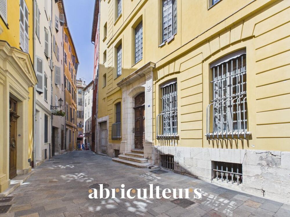 Lumineux appartement de 54 m² habitables en vente dans le centre historique de Grasse (06130)