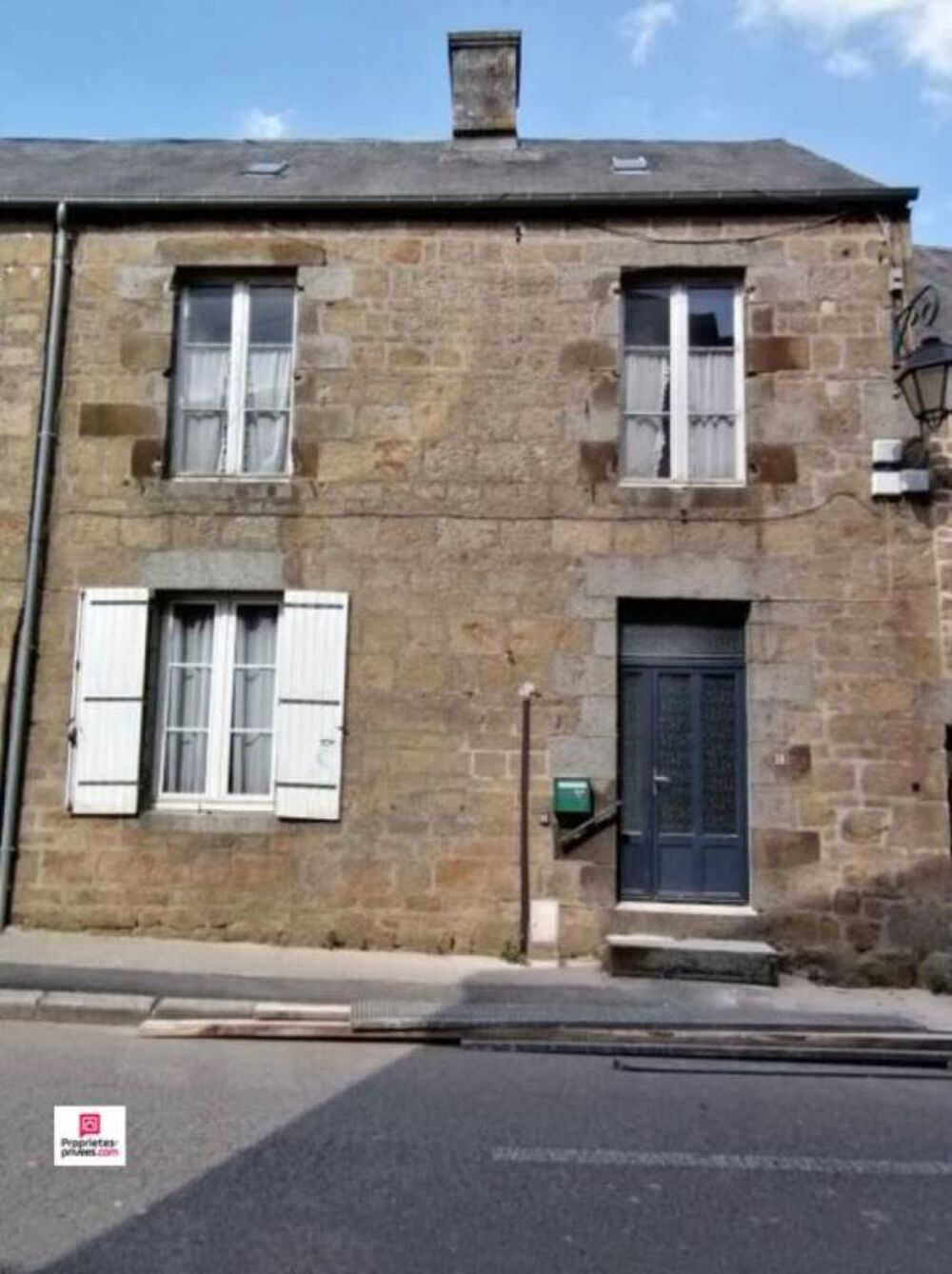 Vente Maison CARROUGES (61320) Maison de bourg, 4 pièces, 3 chambres , 75 m2 environ PRIX  35500  honoraires 12,70% inclus à la charge de l'a Carrouges