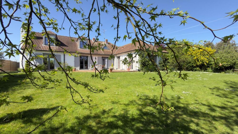 MAGNIFIQUE PROPRIETE DE SEMI PLAIN PIED ERIGEE SUR PLUS DE 1300 M²