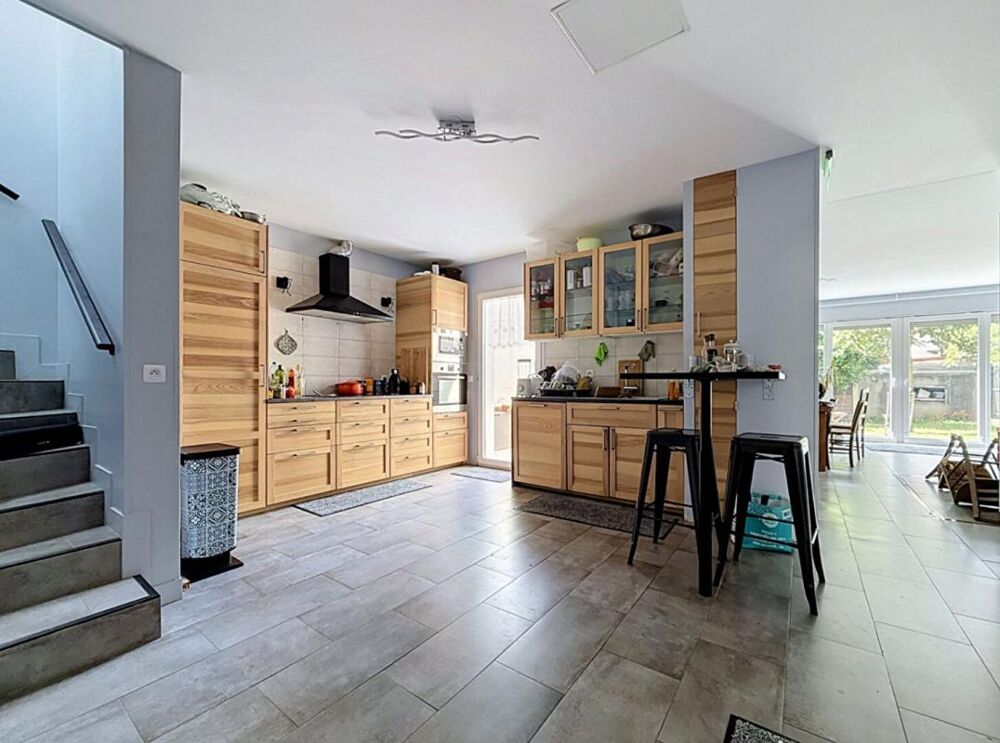 Vente Maison Maison  moderne à Villejuif de 225 m2 avec  7 chambres Villejuif
