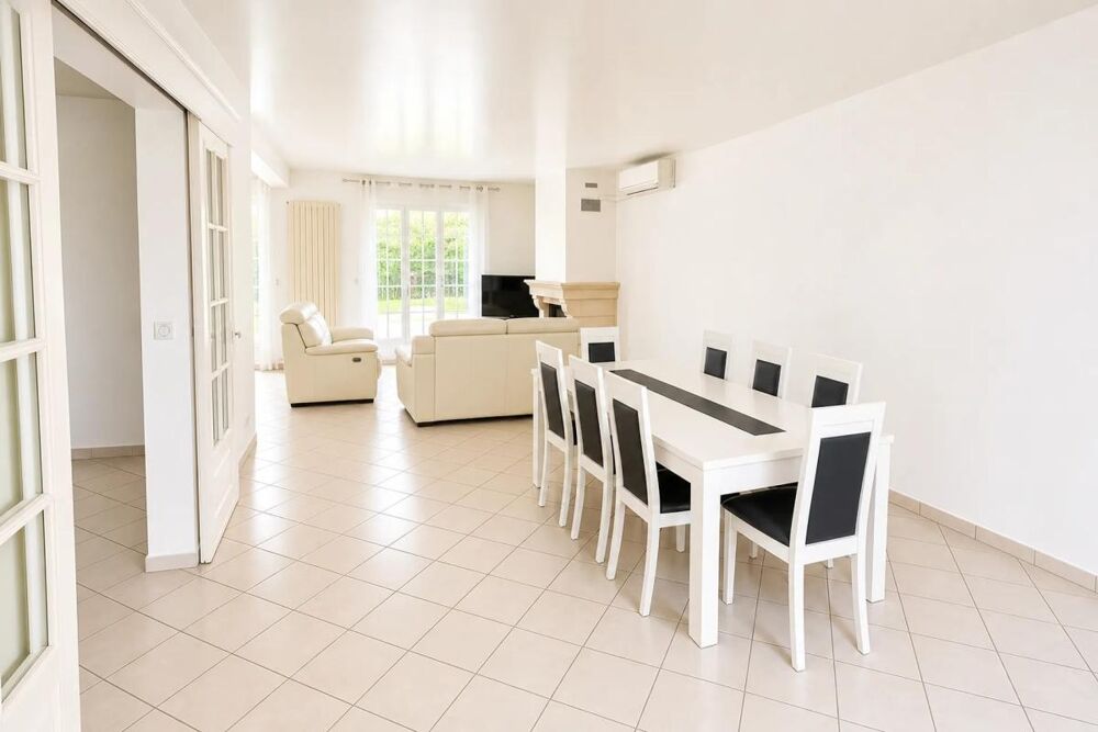 Vente Maison Grande maison familiale avec piscine couverte et dépendance La queue en brie