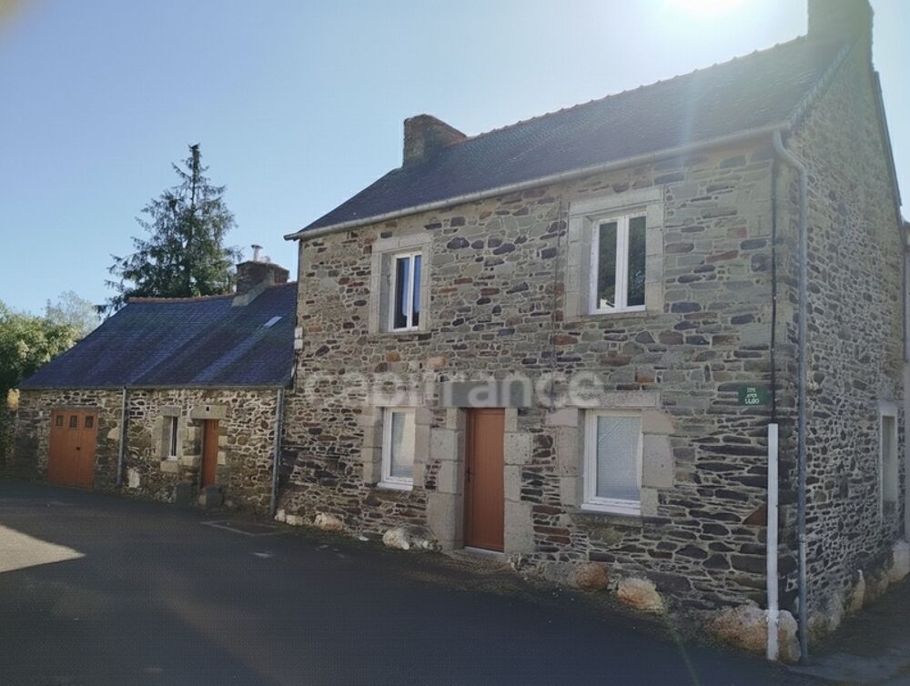 Maison en pierres 3 pièces entre Carhaix et Rostrenen plain pied 92 m2 dont combles aménageables