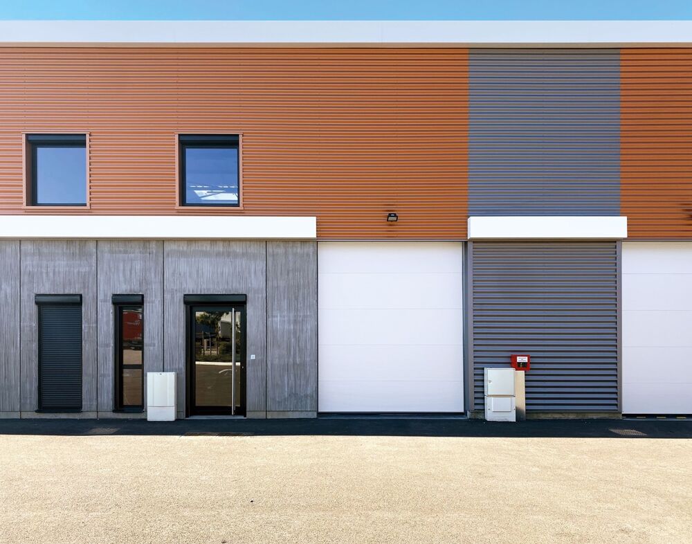   Local d'activité + bureaux à louer MEYZIEU (69), parc majoland, local de 203m2 dont 144m2 d'atelier 