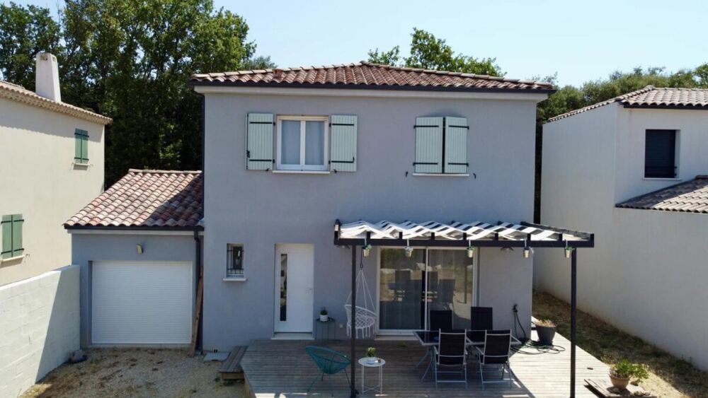 Villa récente avec 4 chambres à Bédarrides
