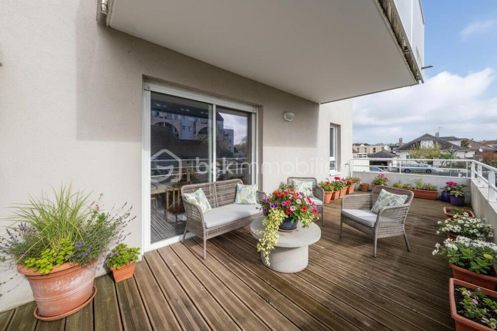 APPARTEMENT 4 PIÈCES AVEC TERRASSE DE 18 M² ET VUE DEGAGEE